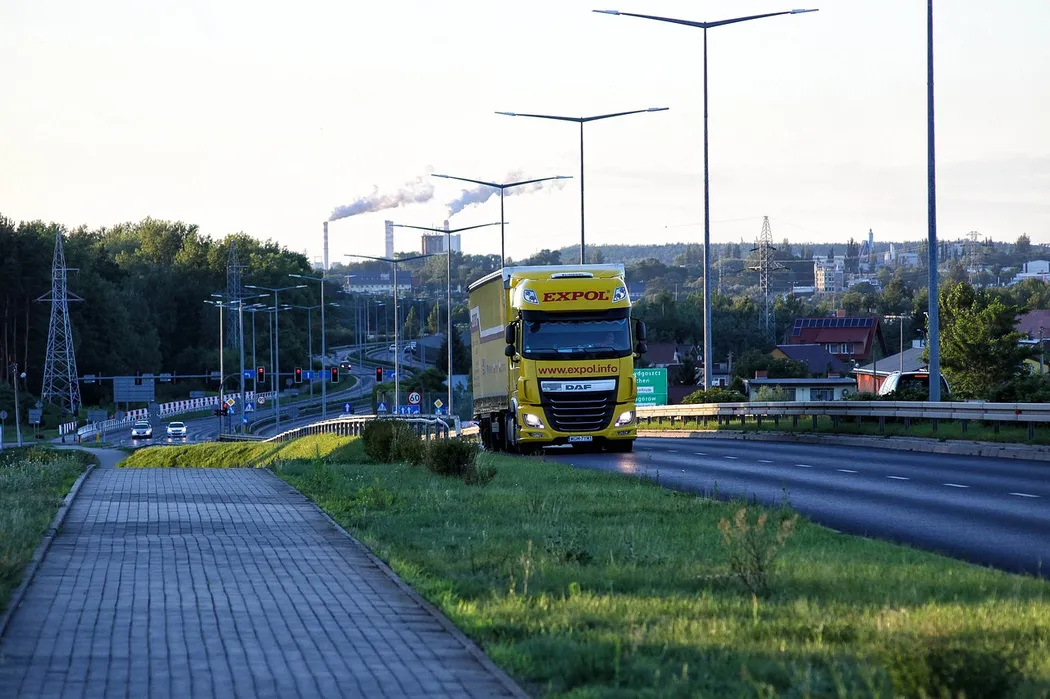 Czym się kierować przy zakupie nadkoli do TIR-a?