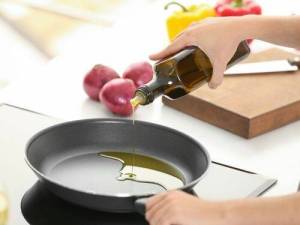 Oliwa z oliwek jest jednym z niewielu olejów, które są korzystne po podgrzaniu